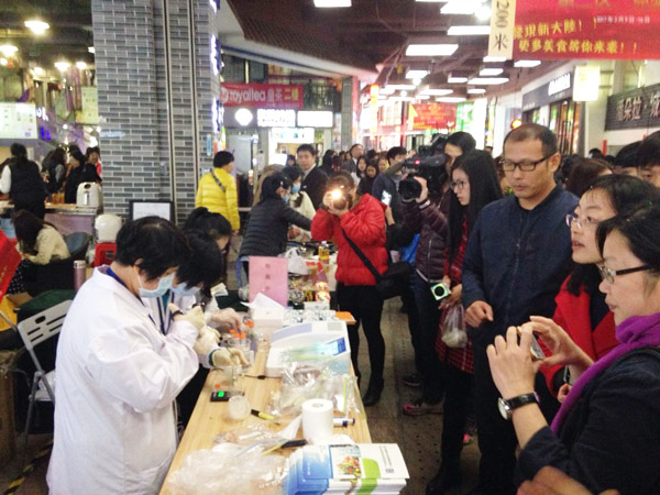 东莞市常平镇质检中心美食节现场开展食品安全抽